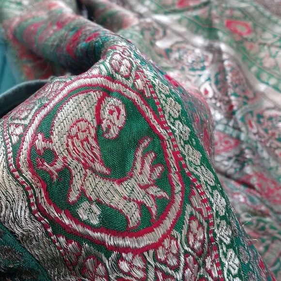 Unique Gorgeous Silk Green Patchwork Batik Bedspread / Tapestry from India - Picture 9 of 14